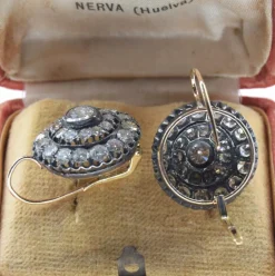 Boucles d'oreilles en or jaune, argent et diamants, époque victorienne