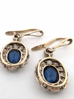 Boucles d'oreilles en or jaune et argent avec saphirs et diamants