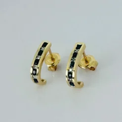 Boucles d'oreilles en or jaune avec diamants et saphir bleu