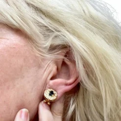 BOUCLES D'OREILLES EN OR JAUNE 18 carats avec DIAMANTS et SAPHIRS