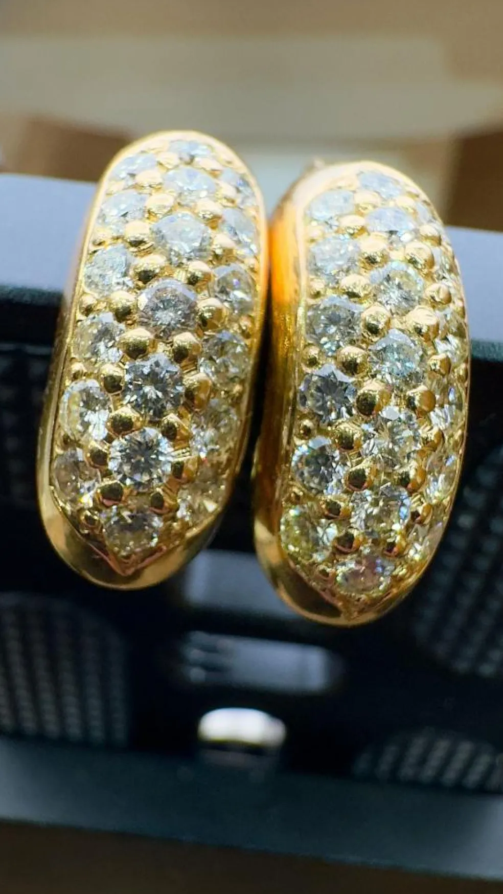 Boucles d’oreilles en or jaune 18 carats et diamants