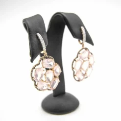 Boucles d'oreilles en or rose, diamants et quartz rose
