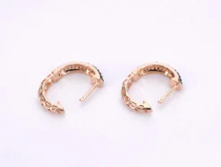 Boucles d'oreilles en or rose avec diamant noir