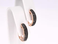Boucles d'oreilles en or rose avec diamant noir