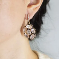 Boucles d'oreilles en or rose, diamants et quartz rose