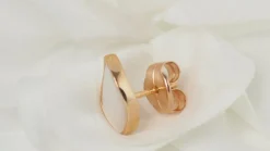 Boucles d'oreilles en or rose et nacres
