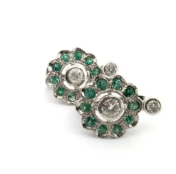 Boucles d'oreilles en platine avec émeraudes et diamants