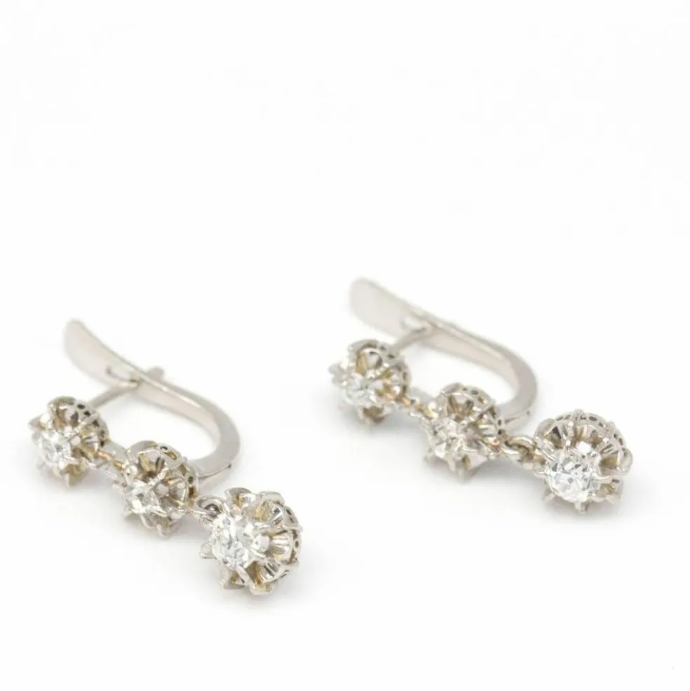 Boucles d'oreilles en platine et diamants