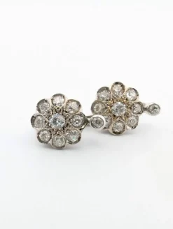 Boucles d'oreilles en platine et diamants