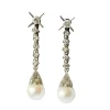 Boucles d'oreilles en platine avec diamants et perle