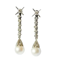 Boucles d'oreilles en platine avec diamants et perle