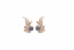 Boucles d'oreilles en platine serties de diamants et de saphirs