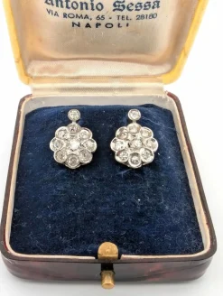 Boucles d'oreilles en platine avec diamants