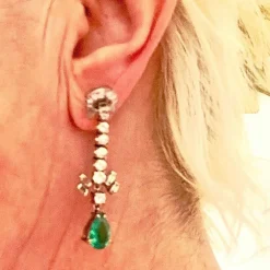 Boucles d'oreilles en platine des années 1950 avec diamants et émeraudes