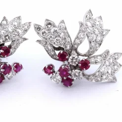 BOUCLES D'OREILLES EN PLATINE - RUBIS ET DIAMANTS NATURELS