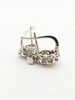 Boucles d'oreilles en platine et diamants