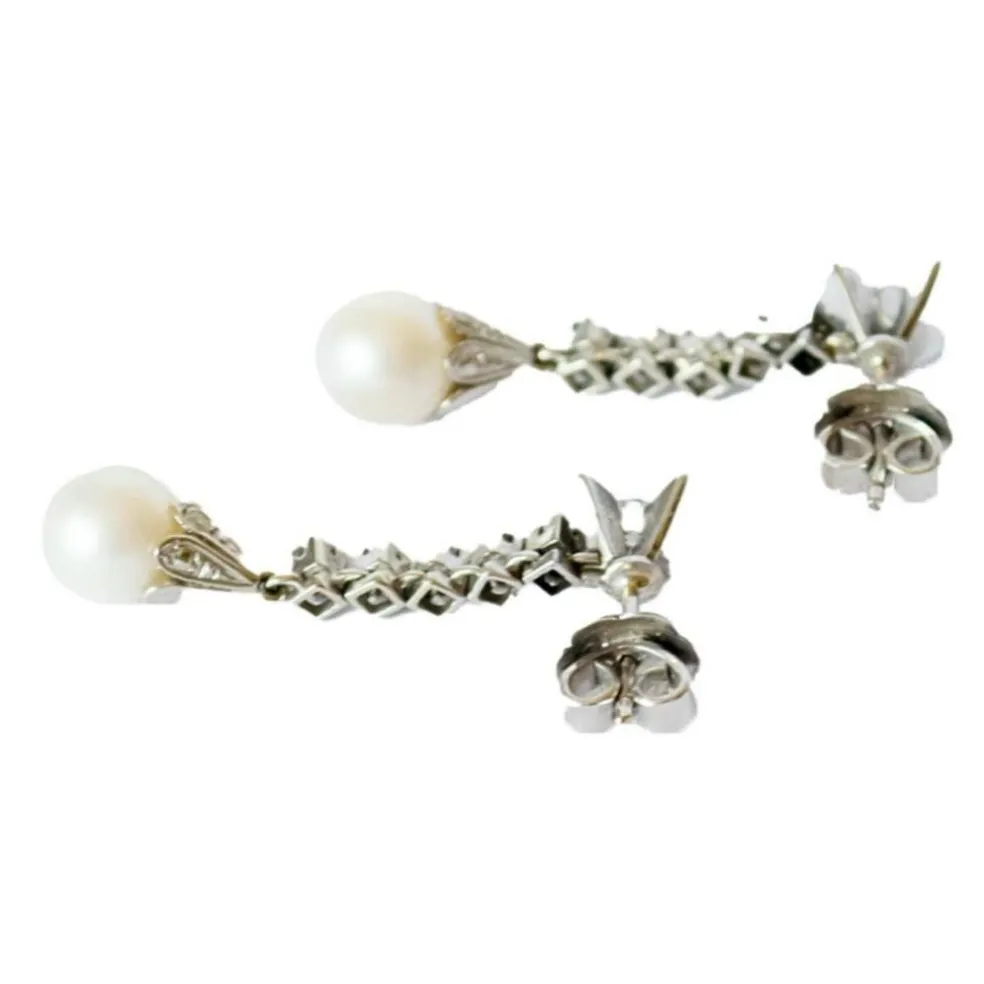 Boucles d'oreilles en platine avec diamants et perle