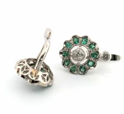 Boucles d'oreilles en platine avec émeraudes et diamants