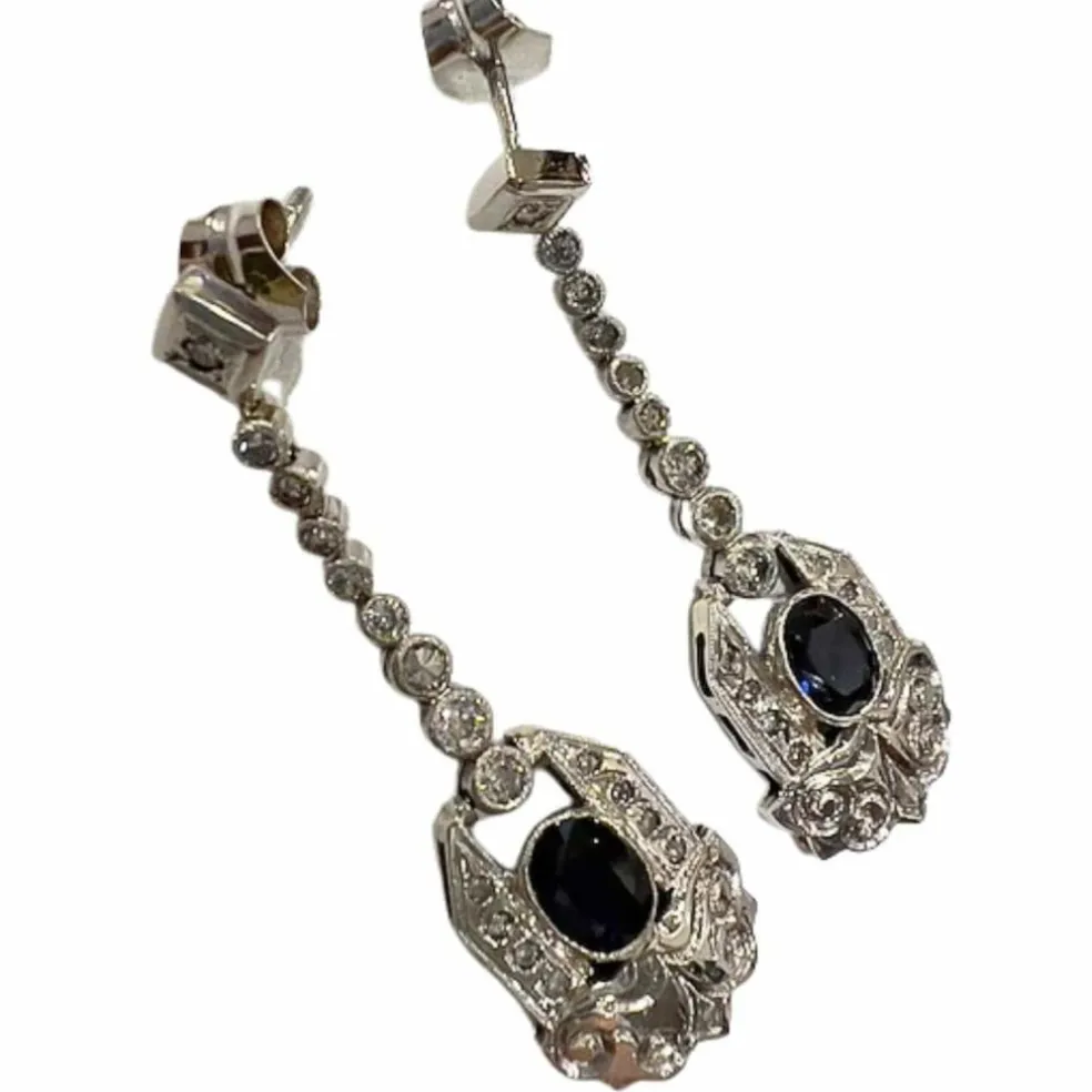 Boucles d'oreilles en platine de style art déco avec diamants et saphir