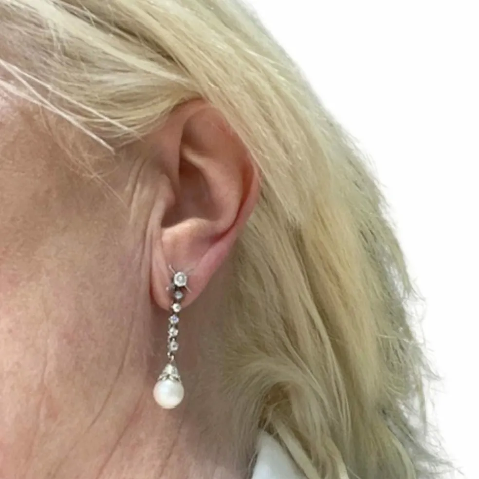 Boucles d'oreilles en platine avec diamants et perle