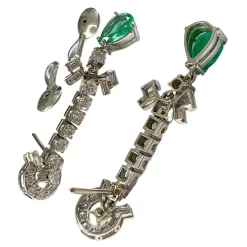 Boucles d'oreilles en platine des années 1950 avec diamants et émeraudes