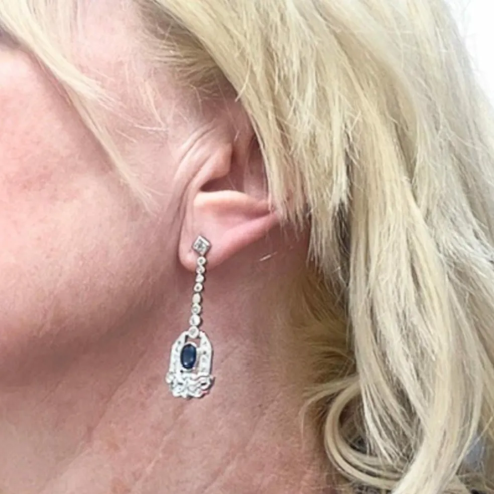 Boucles d'oreilles en platine de style art déco avec diamants et saphir