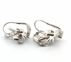 Boucles d'oreilles en platine avec diamants