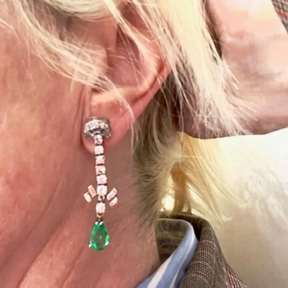 Boucles d'oreilles en platine des années 1950 avec diamants et émeraudes