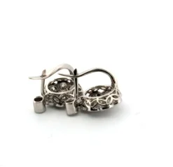 Boucles d'oreilles en platine avec diamants