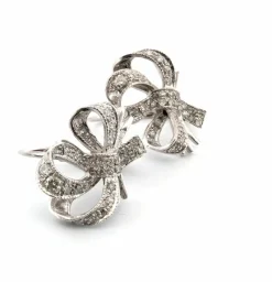 Boucles d'oreilles en platine avec diamants
