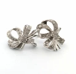 Boucles d'oreilles en platine avec diamants