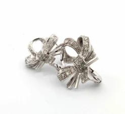 Boucles d'oreilles en platine avec diamants
