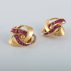 Boucles d'oreilles entrelacées Rubis synthétiques
