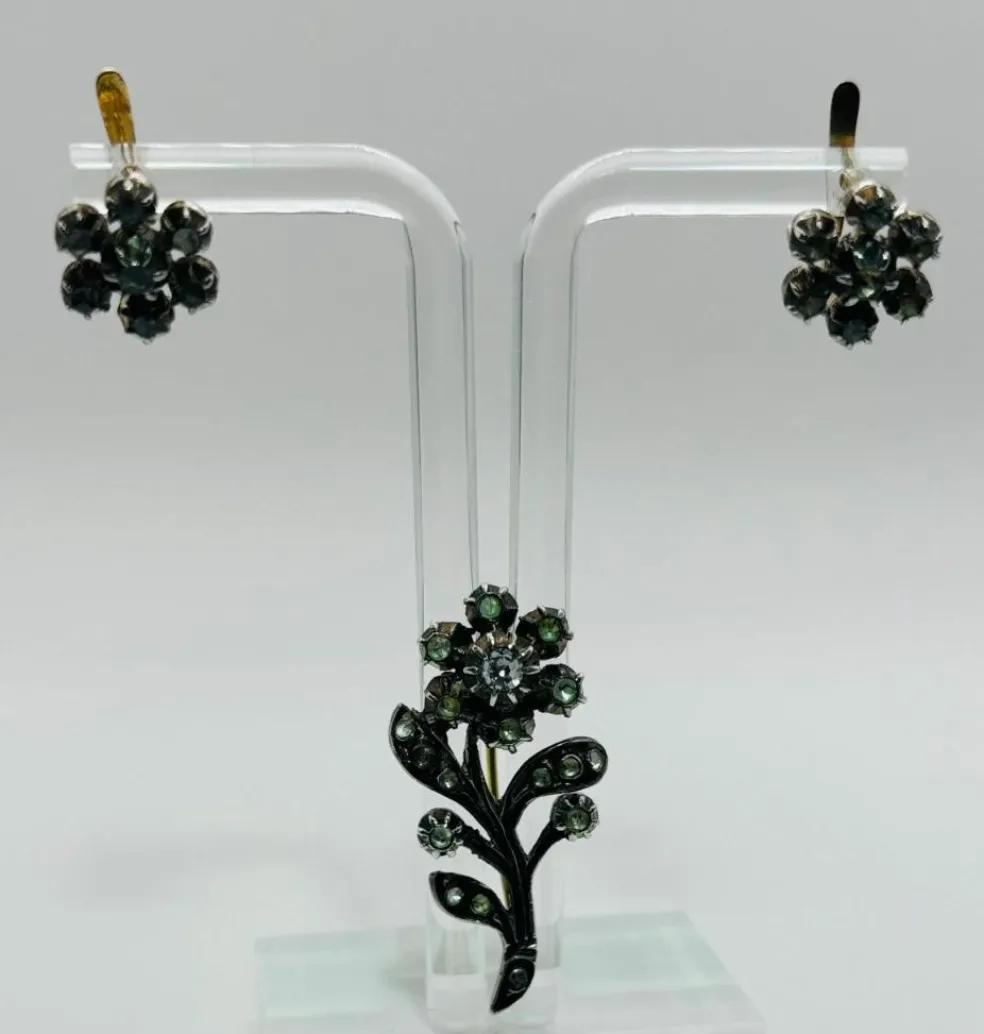 Boucles d'oreilles et broche à motif floral espagnol