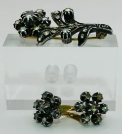 Boucles d'oreilles et broche à motif floral espagnol
