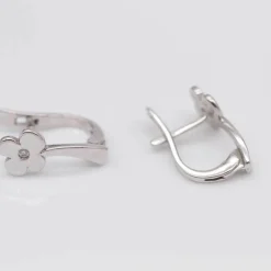 Boucles d'oreilles FLEUR BLANCHE en or blanc et diamant