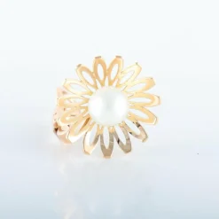 BOUCLES D’OREILLES FLEUR OR JAUNE ET PERLE