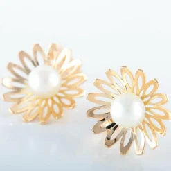BOUCLES D’OREILLES FLEUR OR JAUNE ET PERLE