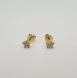 Boucles d’oreilles fleurs or jaune serties de diamants
