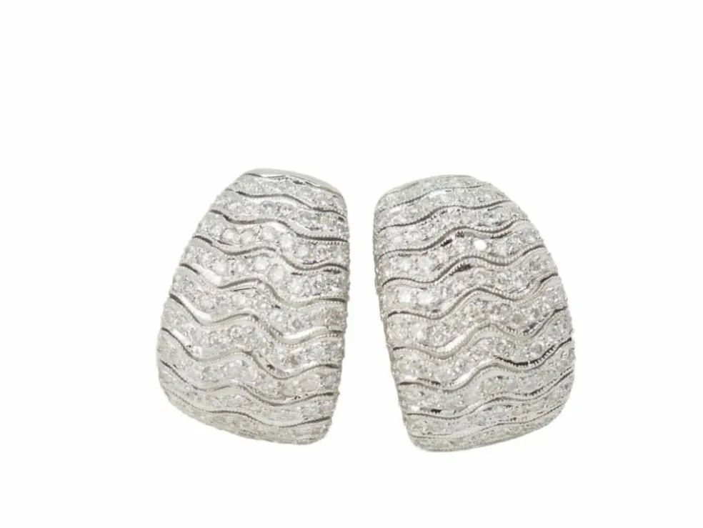 Boucles d'oreilles importantes en or blanc et pavage de diamants