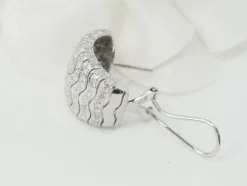 Boucles d'oreilles importantes en or blanc et pavage de diamants