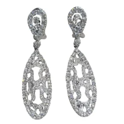 Boucles d'oreilles longues en or blanc et diamants