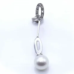 Boucles d'oreilles longues en or blanc et perles