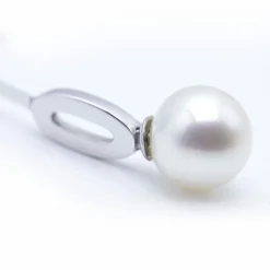 Boucles d'oreilles longues en or blanc et perles
