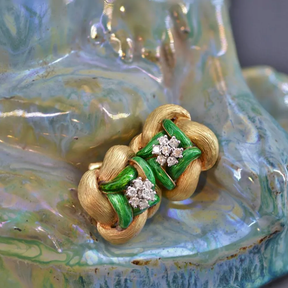 Boucles d'oreilles émail vert diamants et or jaune