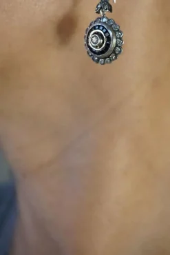 Boucles d'oreilles marguerite or, saphirs et diamants