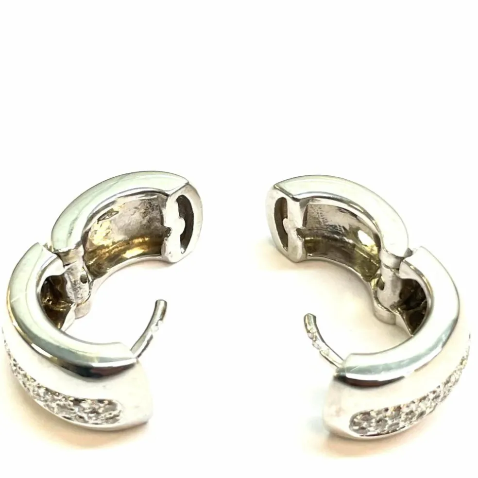 Boucles d’oreilles mini-créoles or blanc et diamants