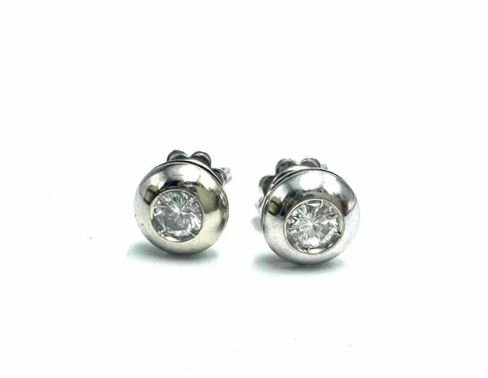 Boucles d'oreilles modernes en or blanc et diamants