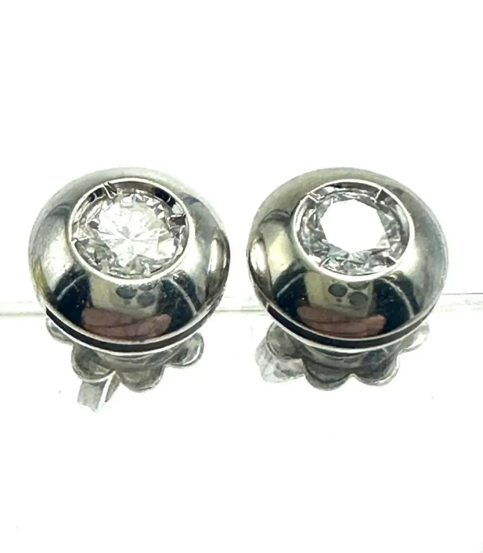 Boucles d'oreilles modernes en or blanc et diamants