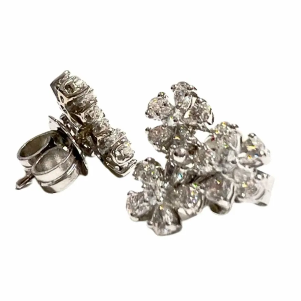 Boucles d'oreilles modernes en or blanc du 20e siècle avec diamants certifiés HRD
